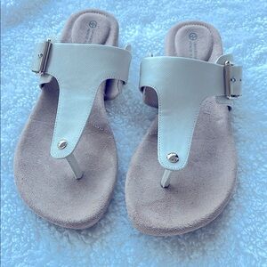 Giani Bernini White Sandals with Thong Style and Buckle